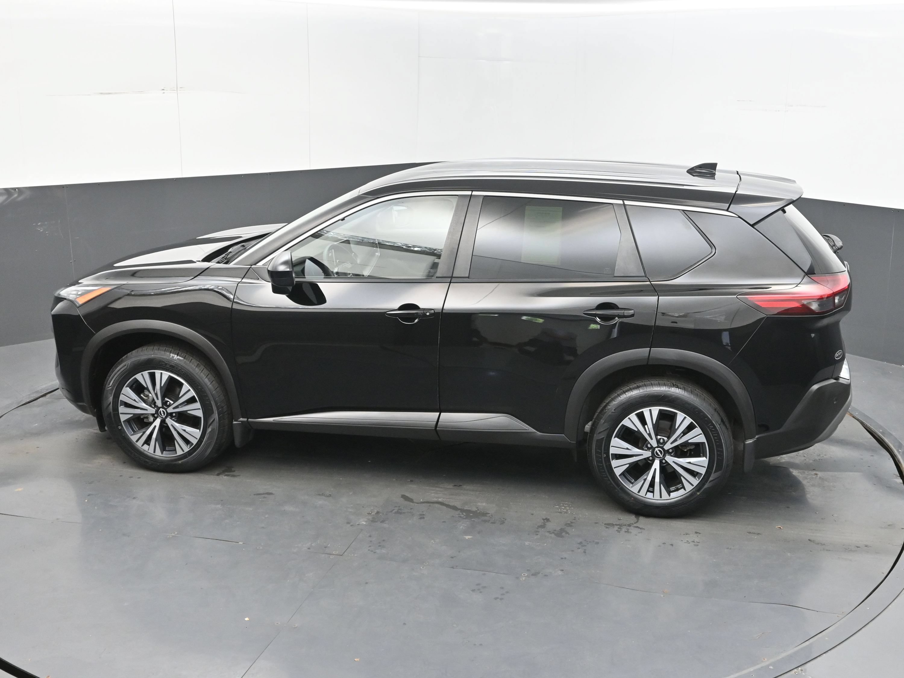 Used 2023 Nissan Rogue SV FWD image 27