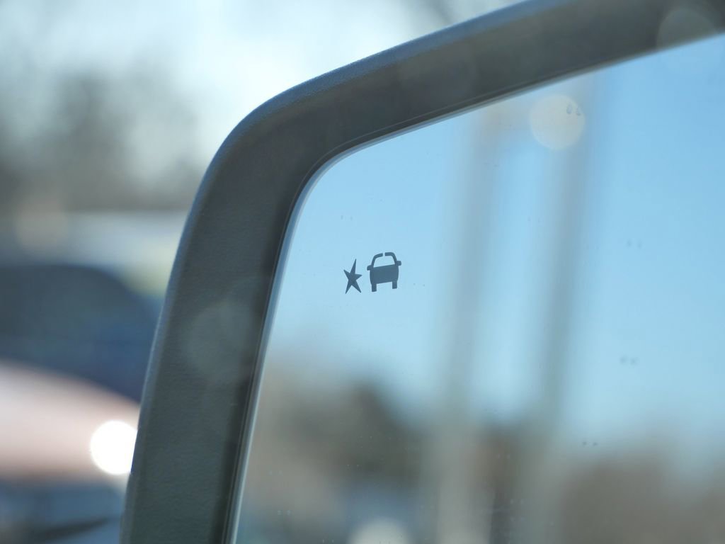 Used 2023 GMC Acadia SLT image 33