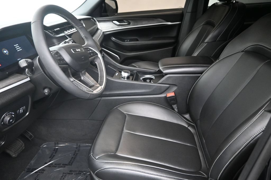 Used 2025 Jeep Grand Cherokee L Limited w/ Luxury Tech Group II RWD image 12