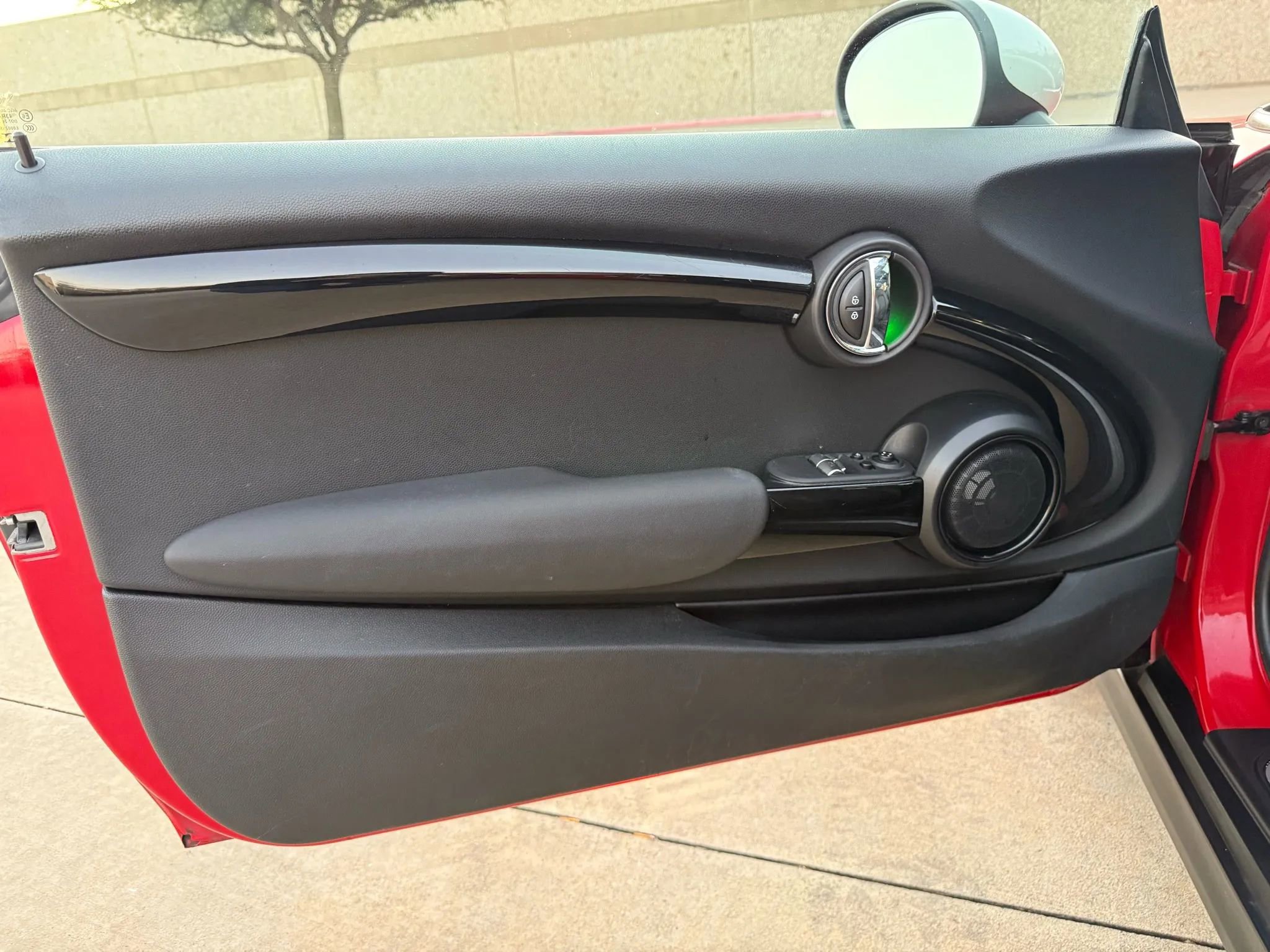 Used 2019 MINI Cooper 2-Door Hardtop w/ Premium Package image 9