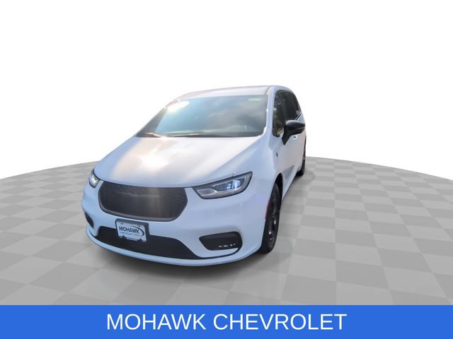 Used 2024 Chrysler Pacifica Limited FWD image 3