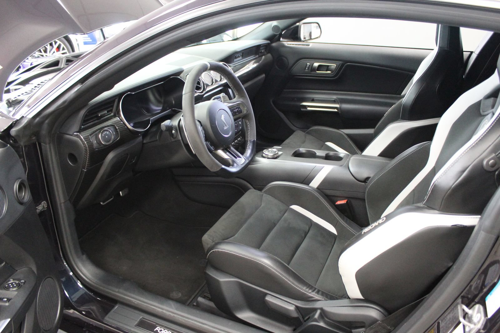 Used 2022 Ford Mustang Shelby GT500 w/ Technology Package RWD image 15