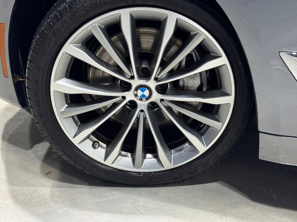 Used 2023 BMW 540i xDrive w/ Premium Package image 10