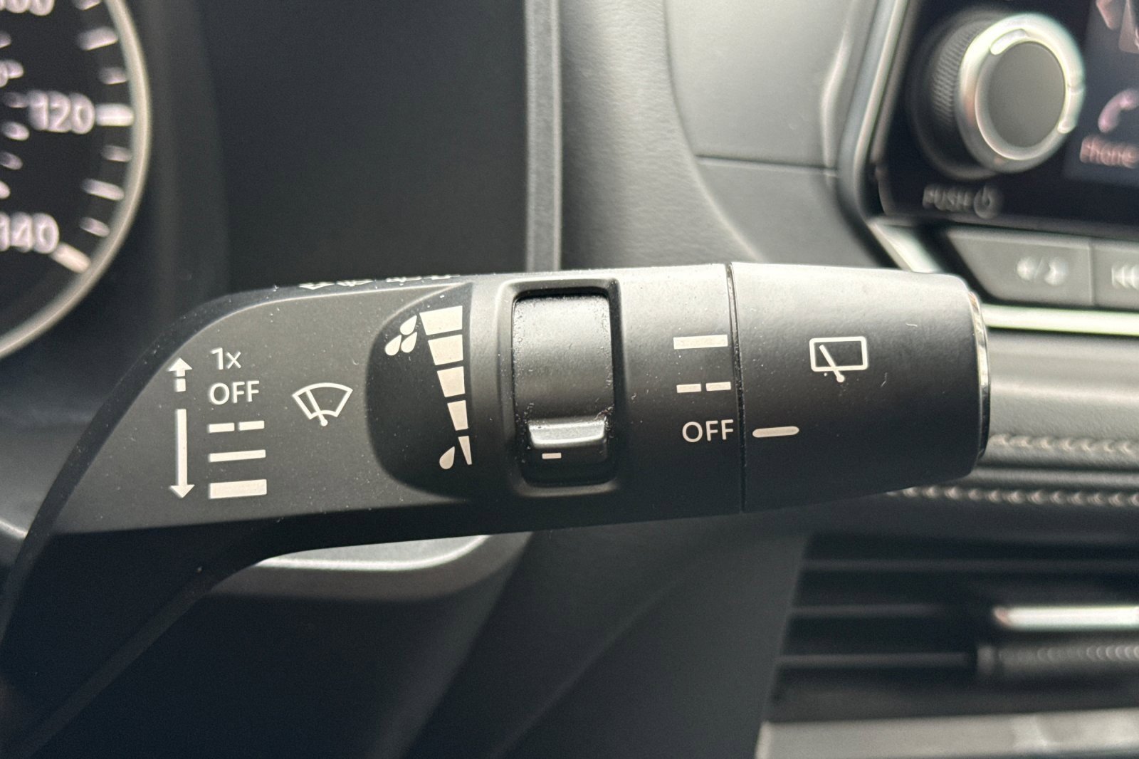 Used 2024 Nissan Rogue SV image 39