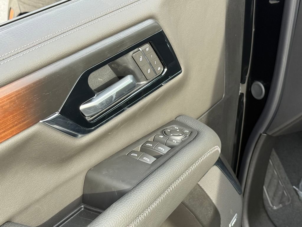 New 2026 GMC Yukon Denali w/ Denali Reserve Package image 16