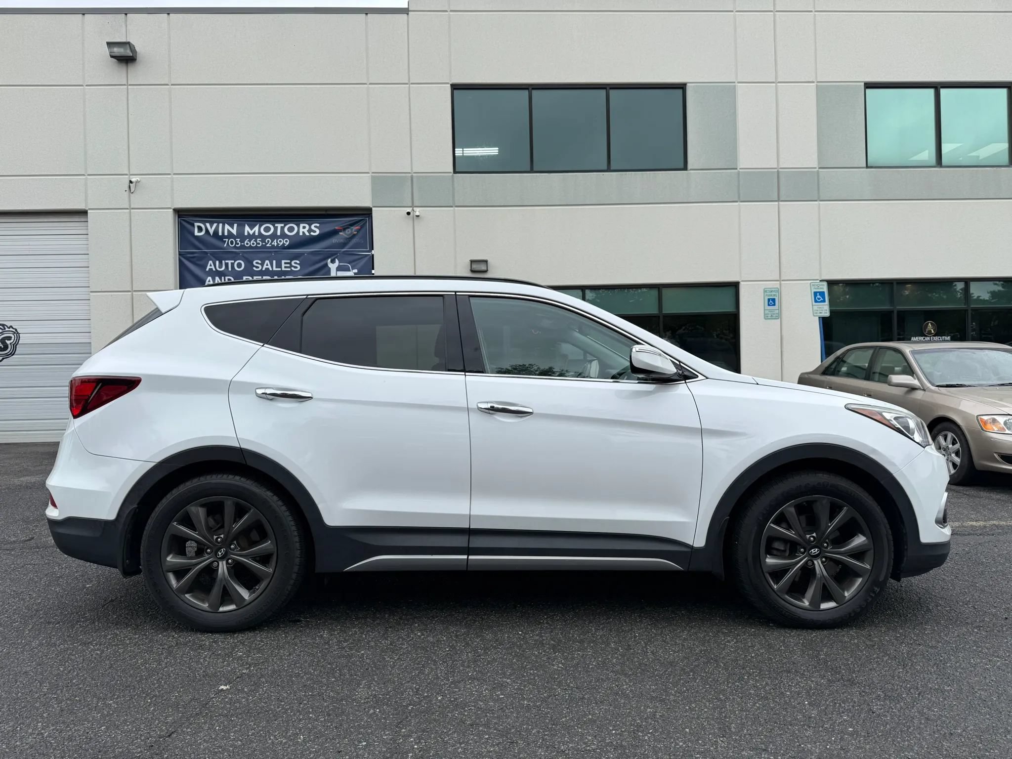 Used 2018 Hyundai Santa Fe Sport FWD image 3
