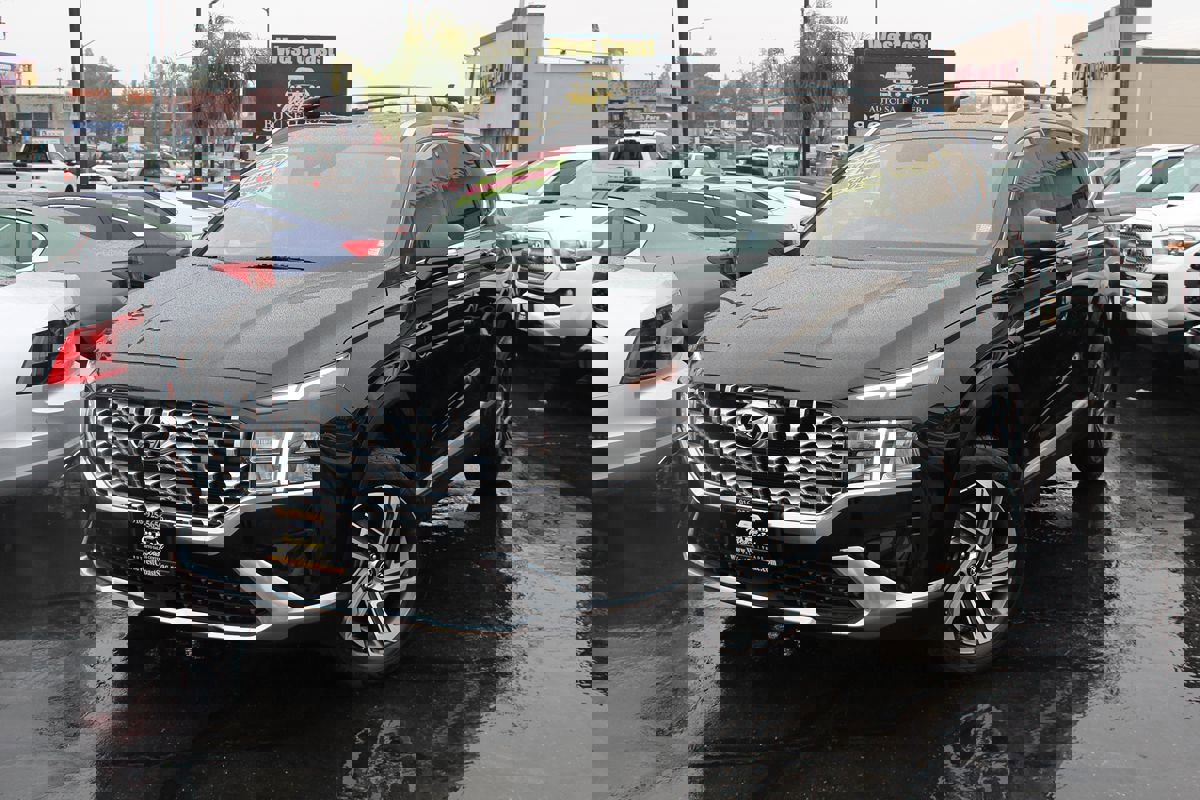 Used 2022 Hyundai Santa Fe SEL w/ Convenience Package image 2