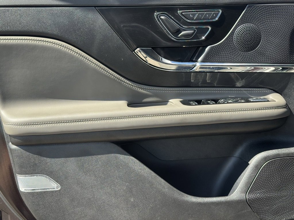 Used 2023 Lincoln Corsair Reserve w/ Equipment Group 201A image 22