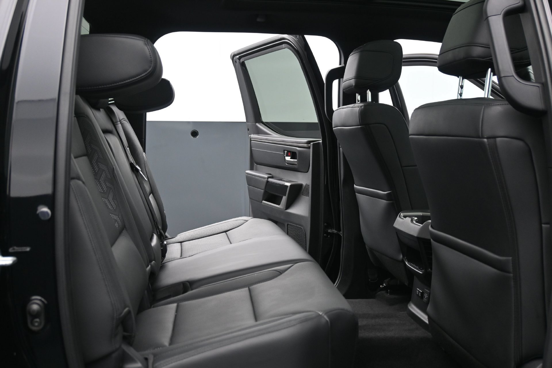 Used 2025 Toyota Tundra Limited AWD/4WD image 15