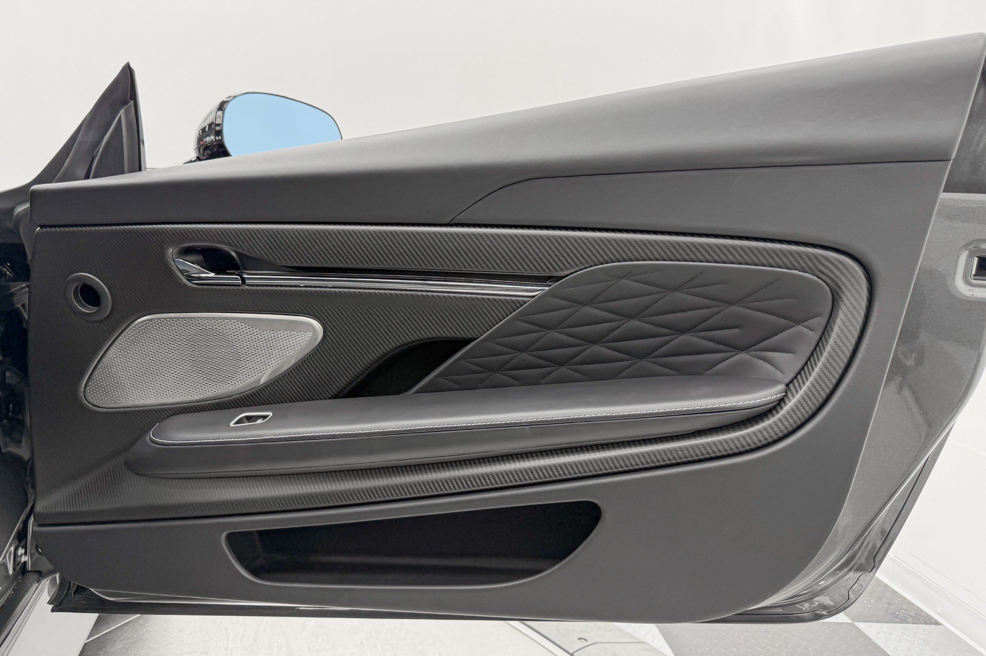 Used 2024 Aston Martin DB12 Coupe RWD image 30