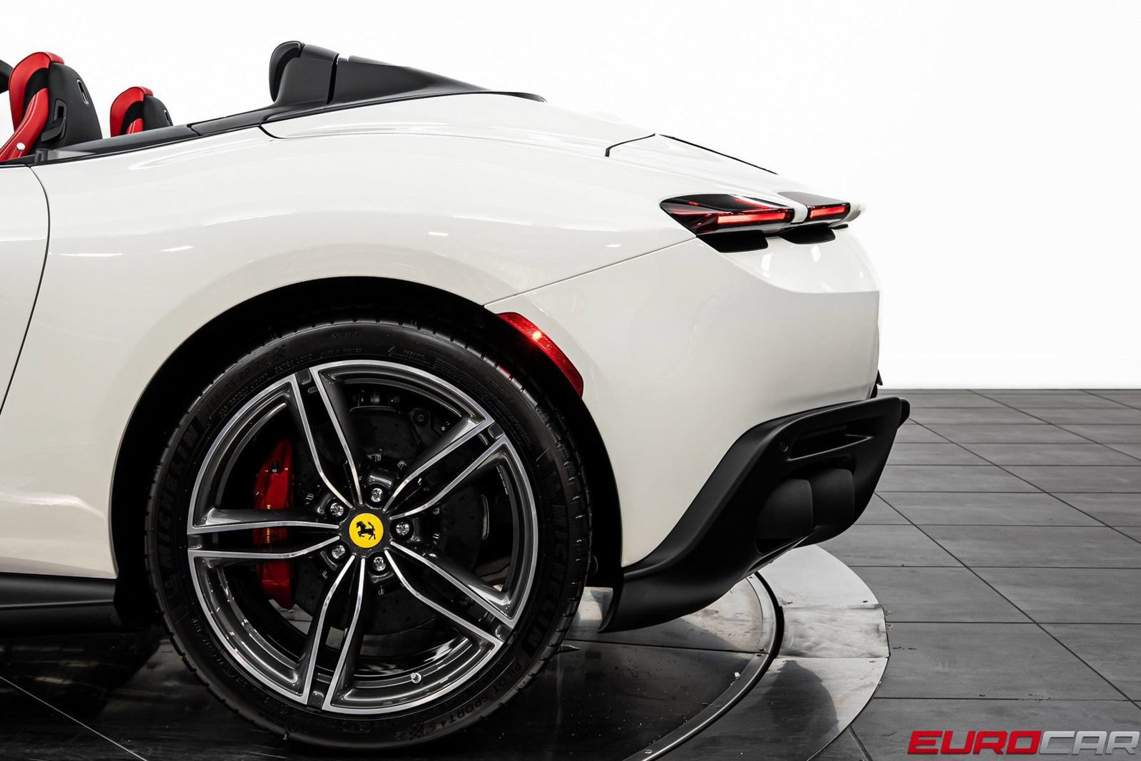 Used 2025 Ferrari Roma Spider RWD image 17