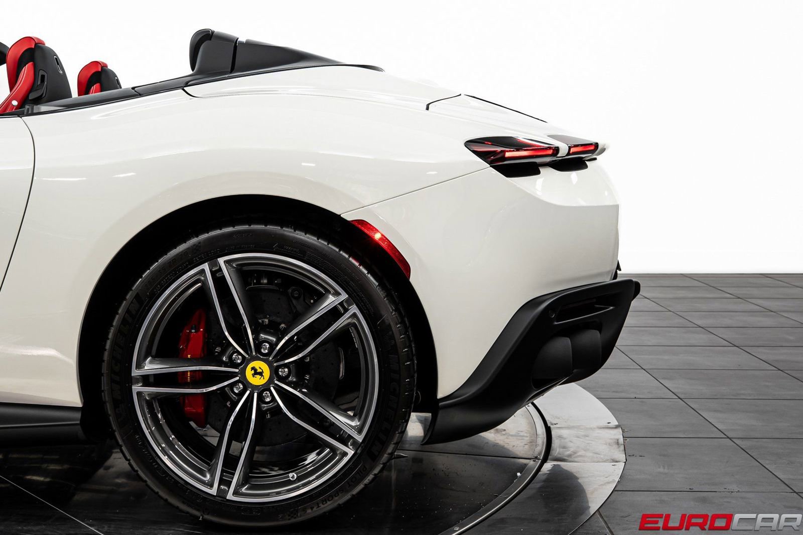 Used 2025 Ferrari Roma Spider RWD image 17