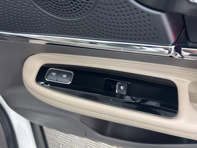 Used 2023 Lincoln Corsair AWD w/ Equipment Group 101A image 24