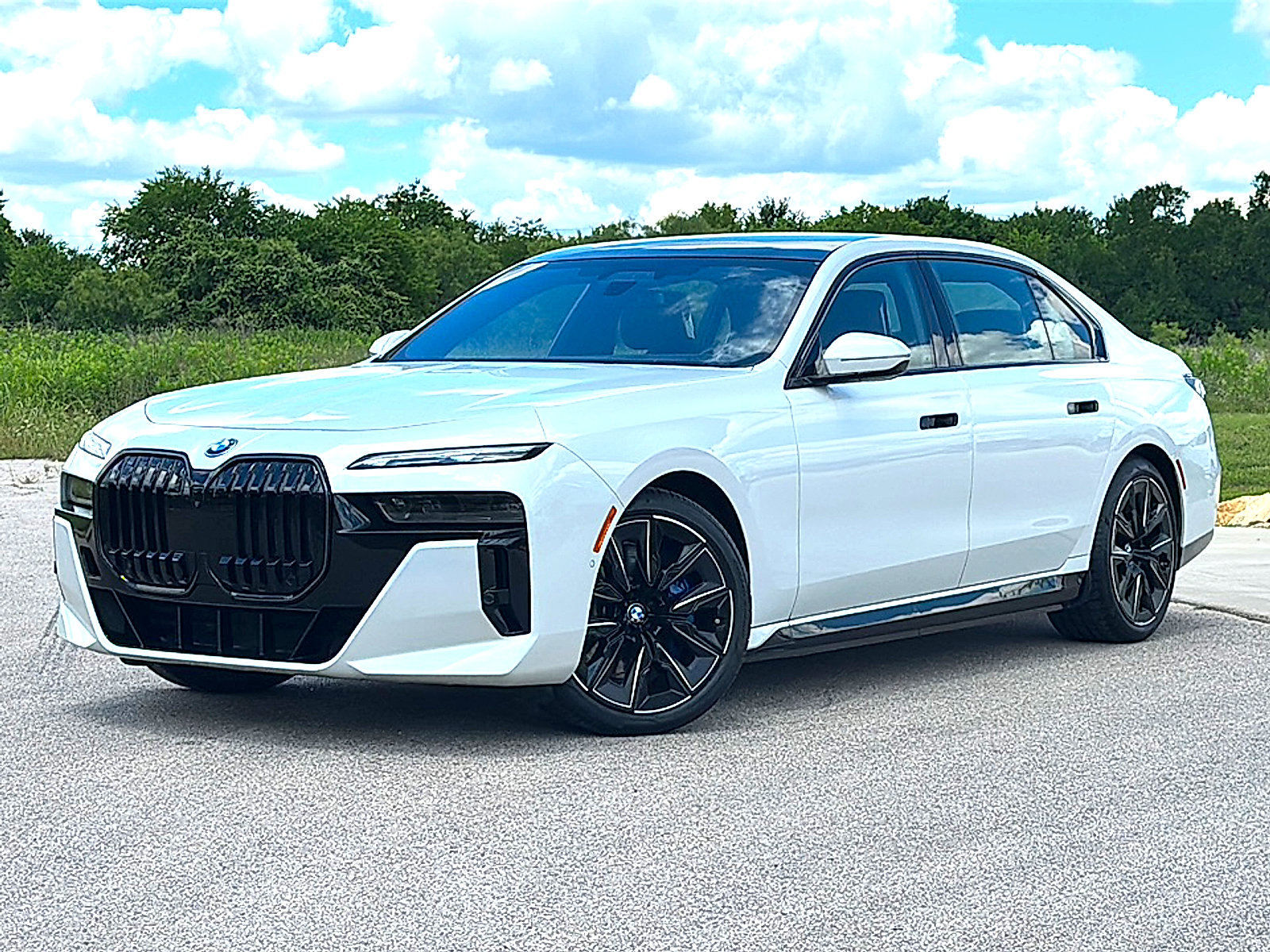 New 2024 BMW i7 xDrive60 w/ Executive Package AWD/4WD image 2