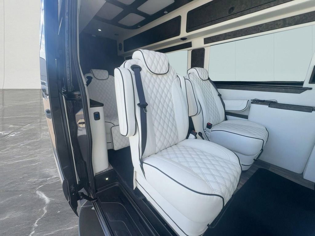 Used 2023 Mercedes-Benz Sprinter 3500 image 25