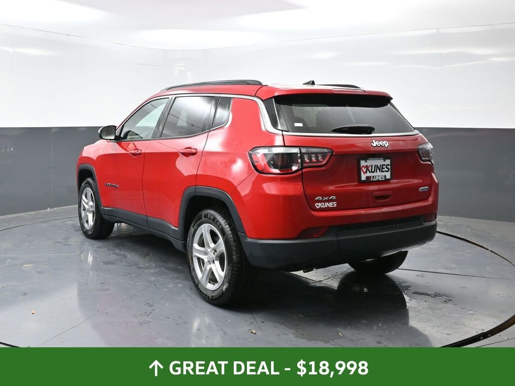 Used 2024 Jeep Compass Latitude image 11
