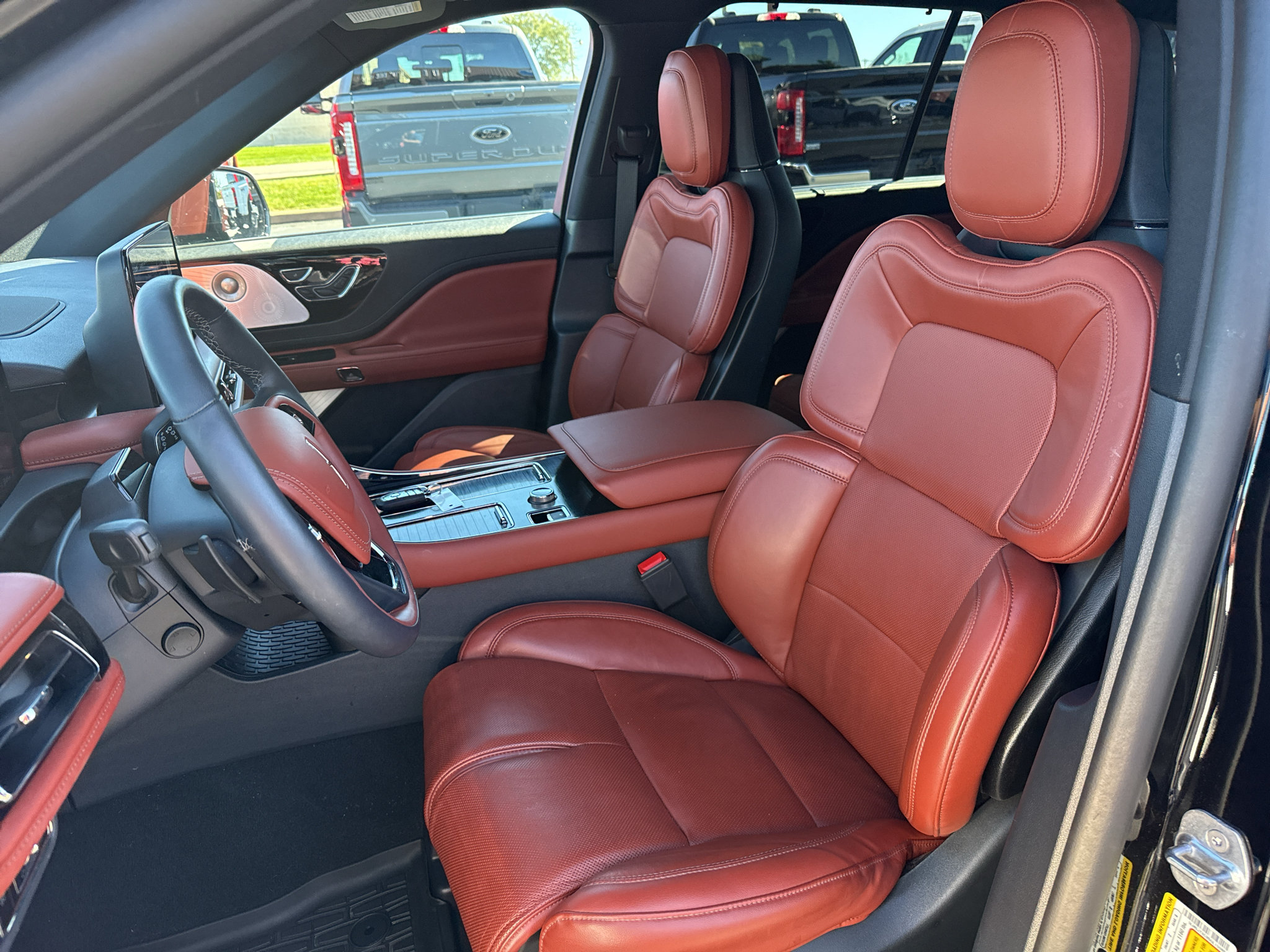 Used 2025 Lincoln Aviator Reserve w/ Equipment Group 201A AWD/4WD image 12
