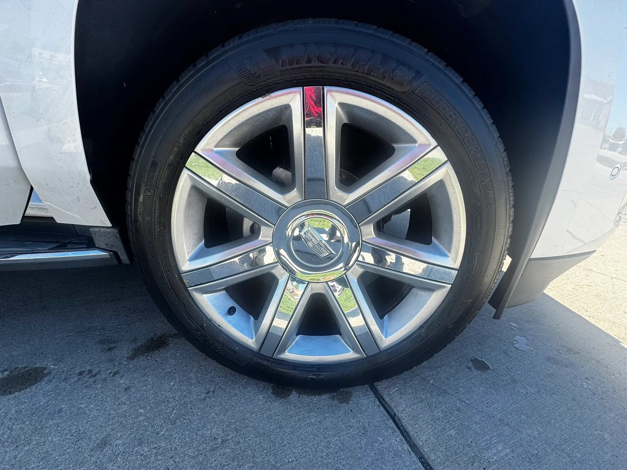 Used 2017 Cadillac Escalade ESV Luxury AWD/4WD image 29