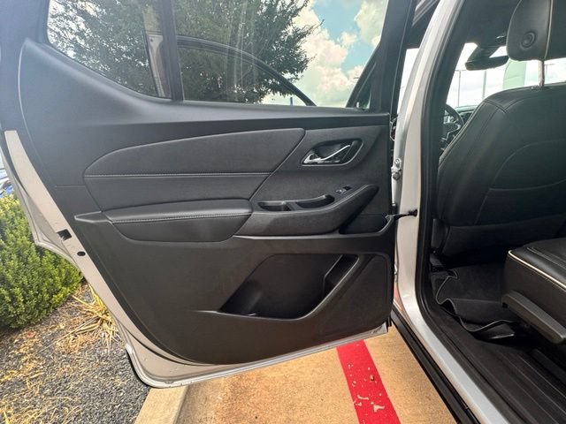 Used 2022 Chevrolet Traverse Premier w/ Redline Edition AWD/4WD image 17
