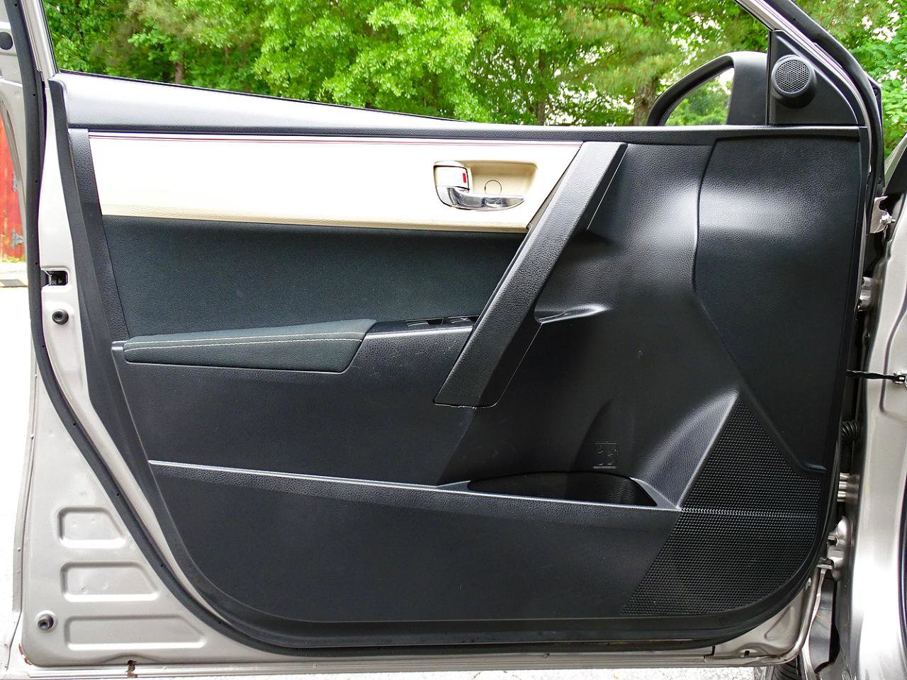 Used 2014 Toyota Corolla LE FWD image 31