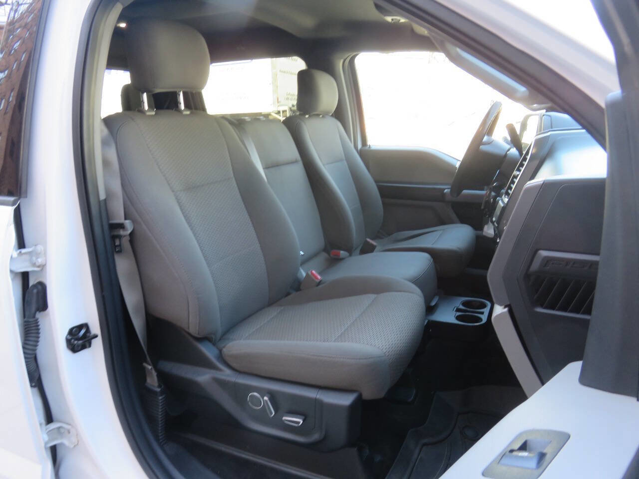 Used 2017 Ford F150 XLT w/ Equipment Group 302A Luxury AWD/4WD image 12