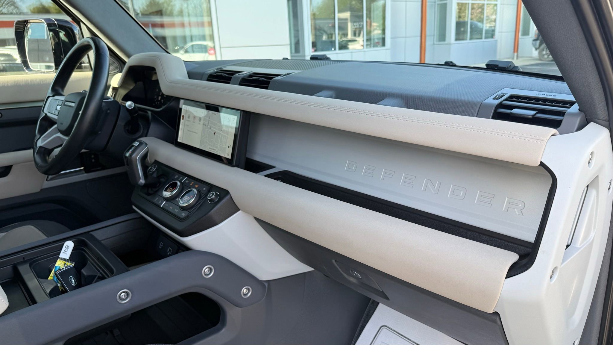 Used 2023 Land Rover Defender 110 X-Dynamic SE image 23