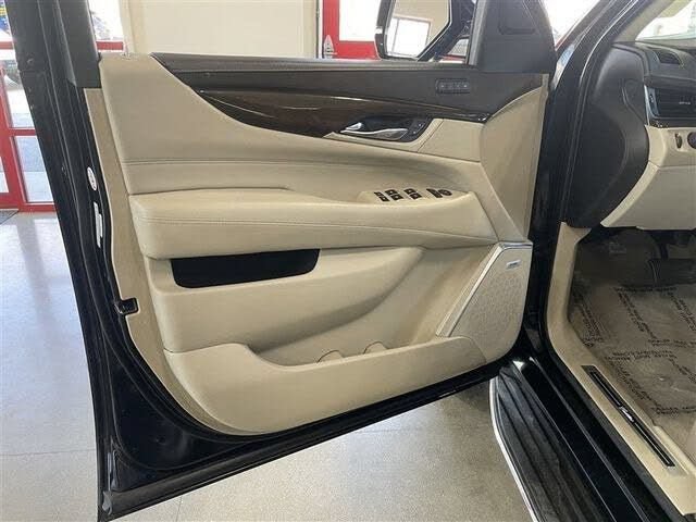 Used 2020 Cadillac Escalade Luxury AWD/4WD image 12