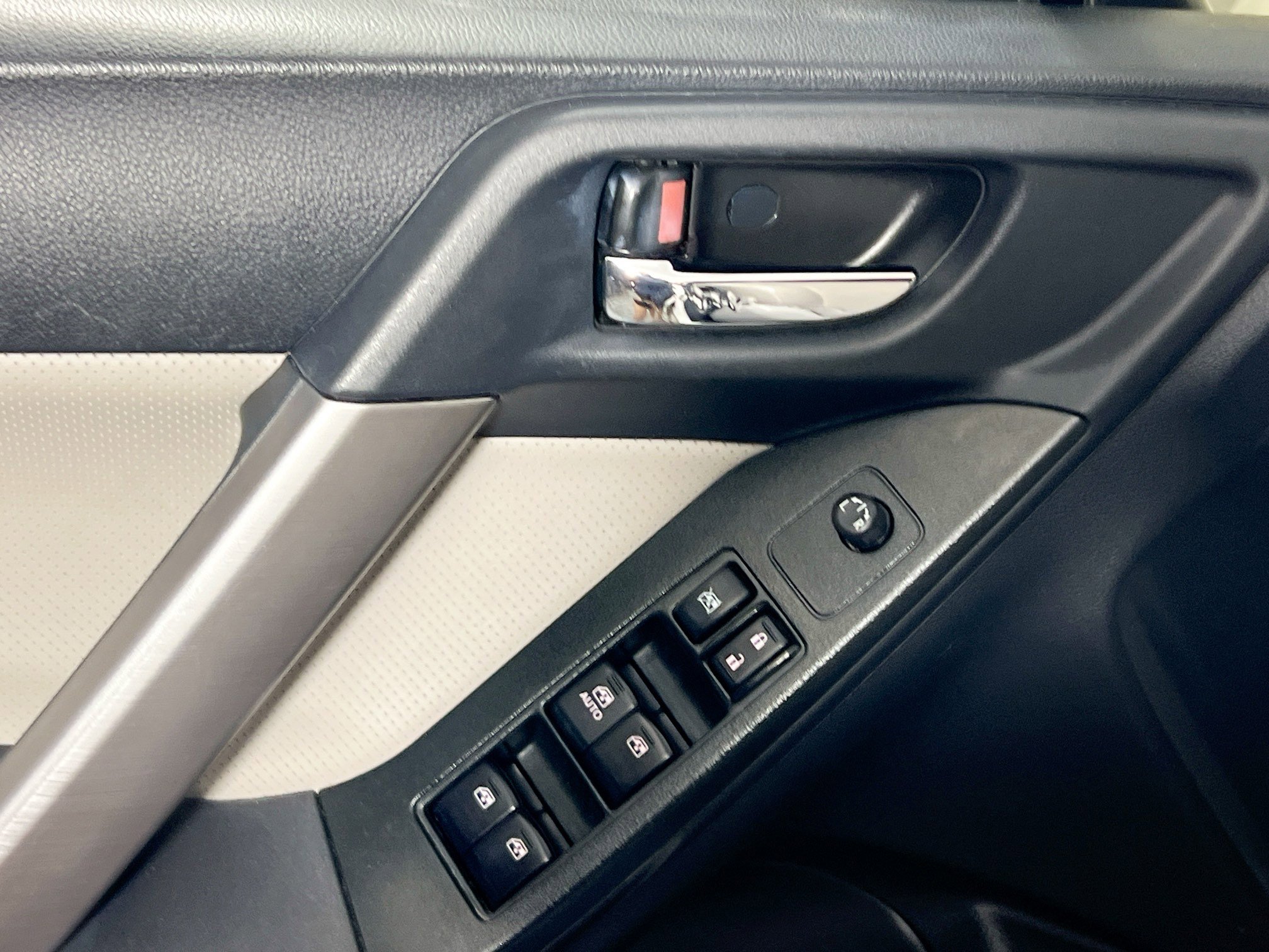 Used 2016 Subaru Forester 2.5i Limited w/ Popular Package #2 image 16