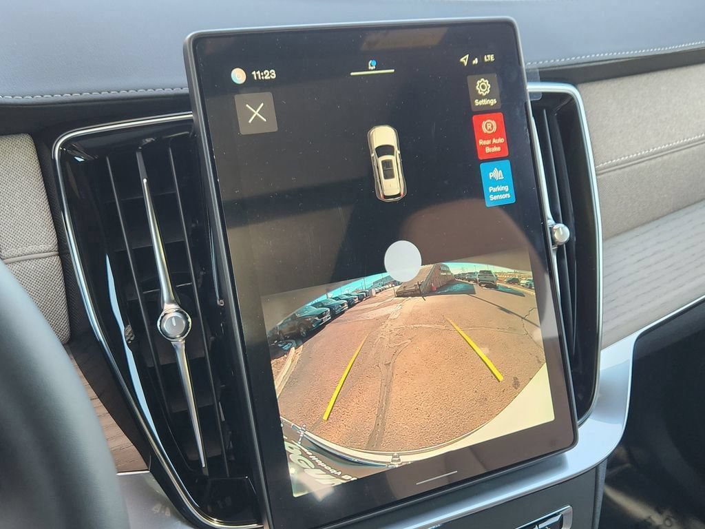 New 2026 Volvo XC90 B5 Core AWD/4WD image 9