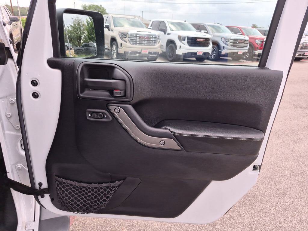Used 2016 Jeep Wrangler Unlimited Sport AWD/4WD image 35