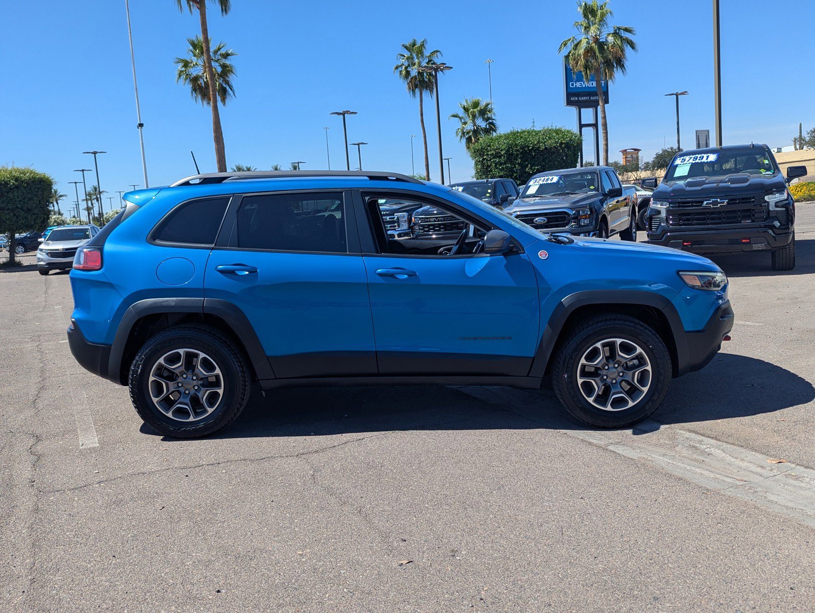 Used 2020 Jeep Cherokee Trailhawk w/ Cold Weather Group image 6