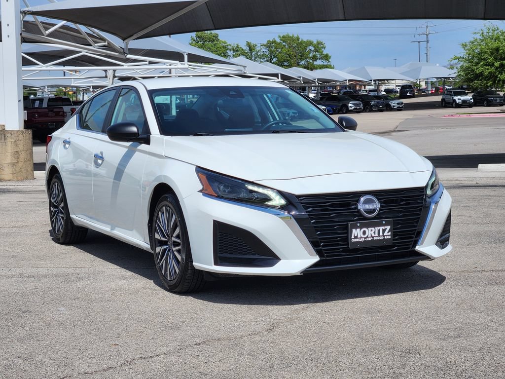 Used 2025 Nissan Altima 2.5 SV FWD image 3