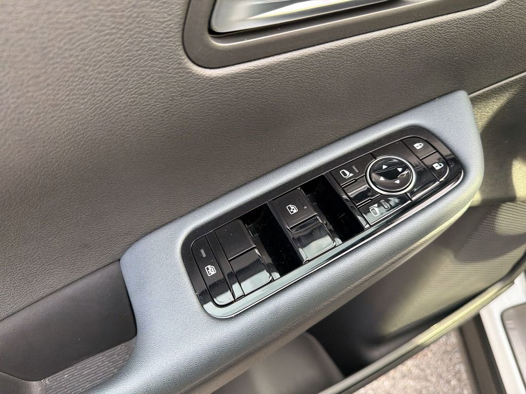 New 2026 Nissan Leaf w/ Illuminated Package FWD image 21