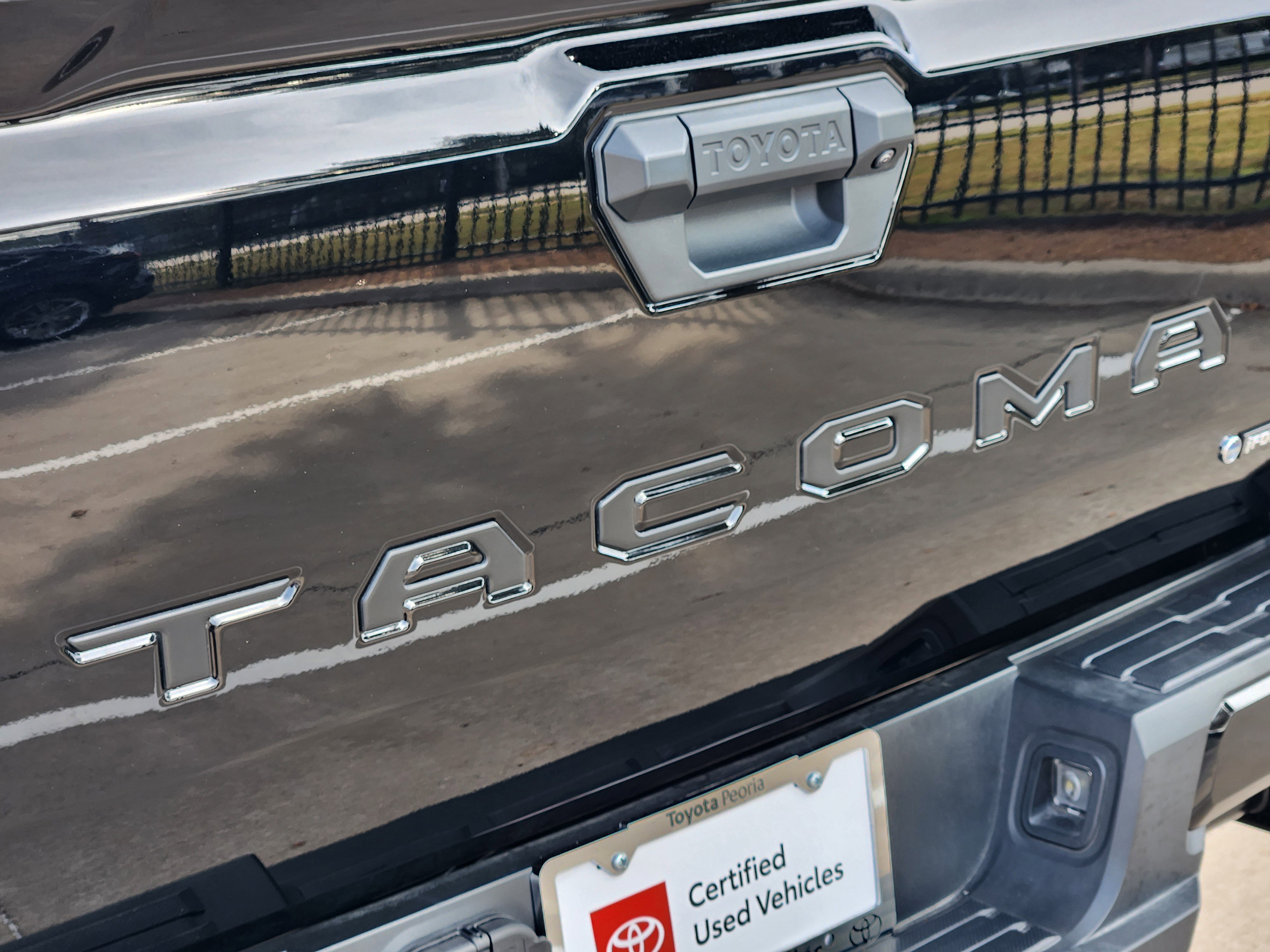 Used 2025 Toyota Tacoma TRD Off-Road image 12