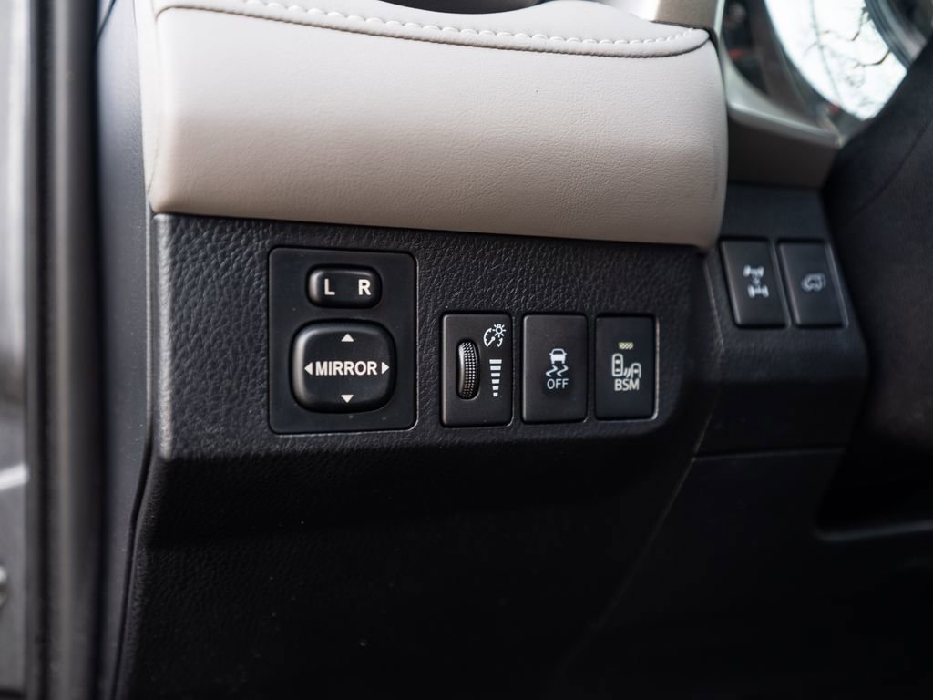 Used 2014 Toyota RAV4 Limited w/ Technology Package AWD/4WD image 25