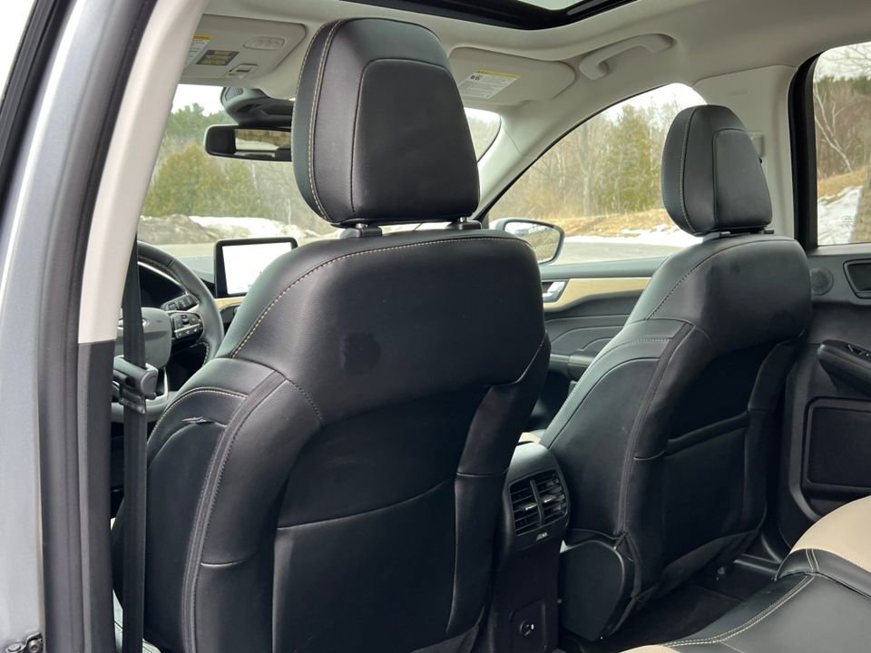 Certified 2022 Ford Escape Titanium w/ Titanium Elite Package image 32