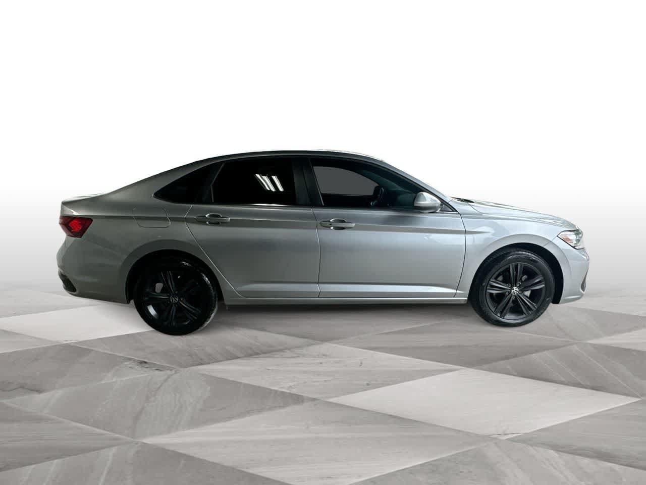 Used 2022 Volkswagen Jetta SE w/ Panoramic Sunroof Package FWD image 9