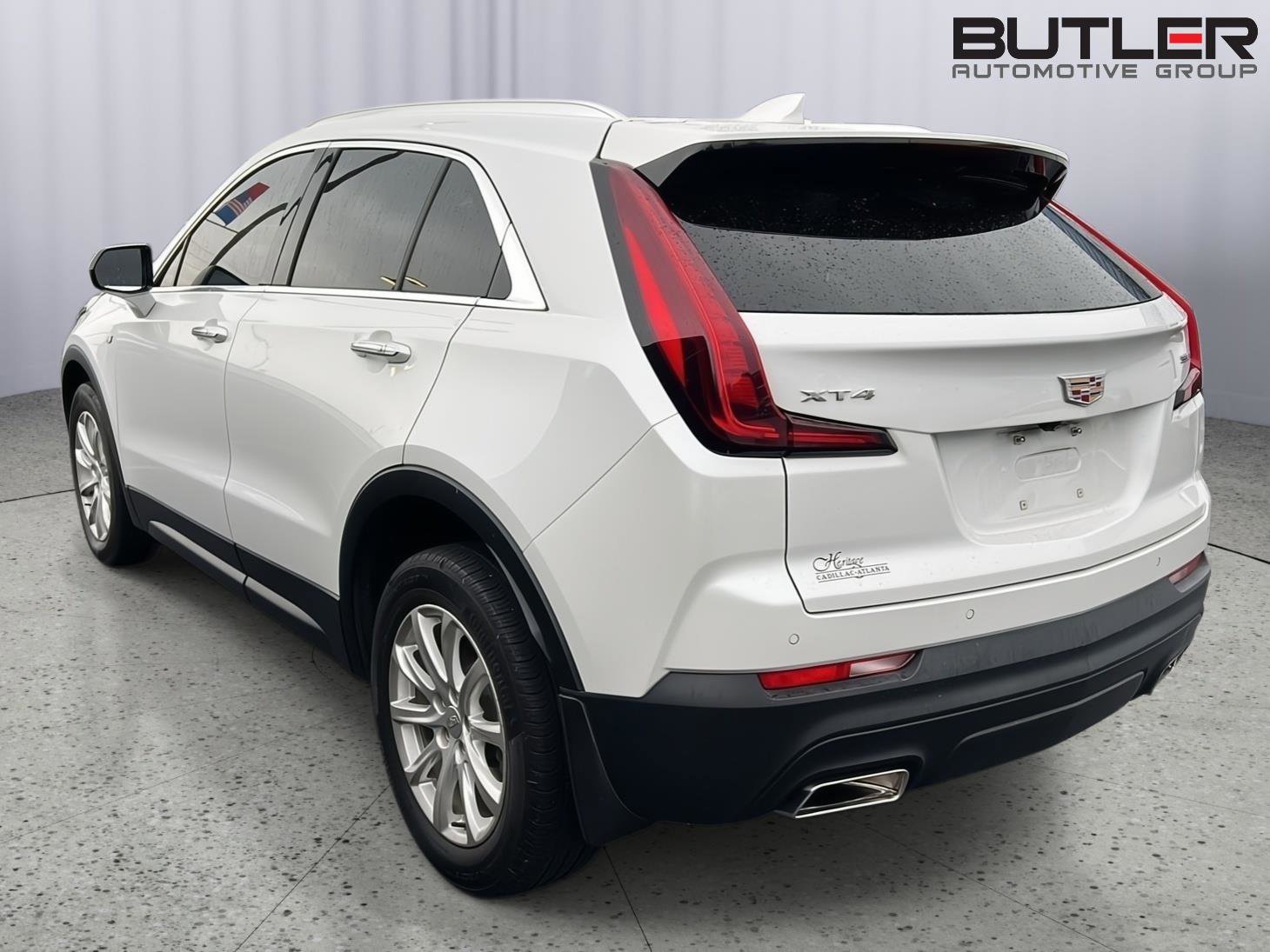 Used 2023 Cadillac XT4 Luxury w/ Cold Weather Package FWD image 2