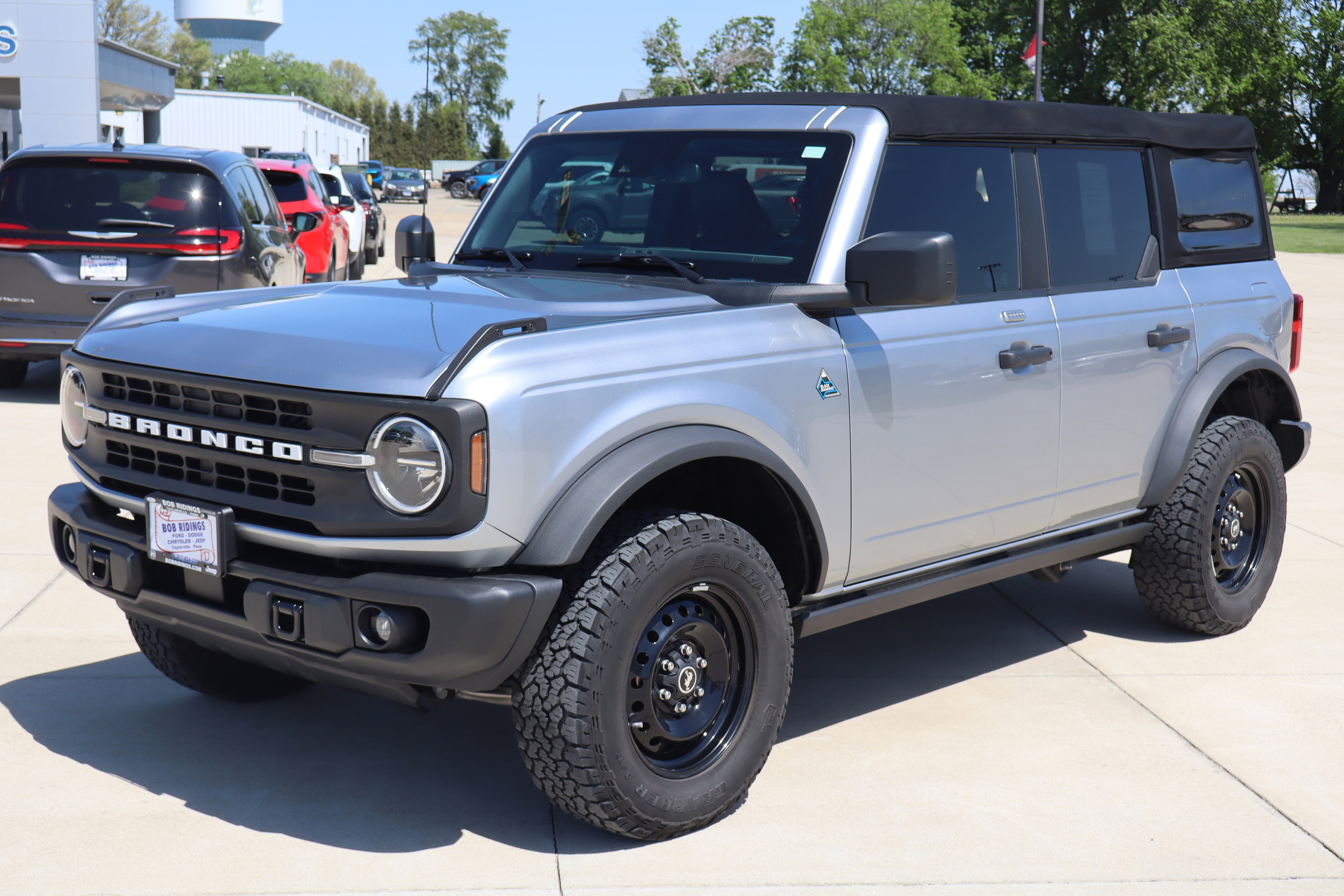 Used 2022 Ford Bronco Black Diamond AWD/4WD image 2