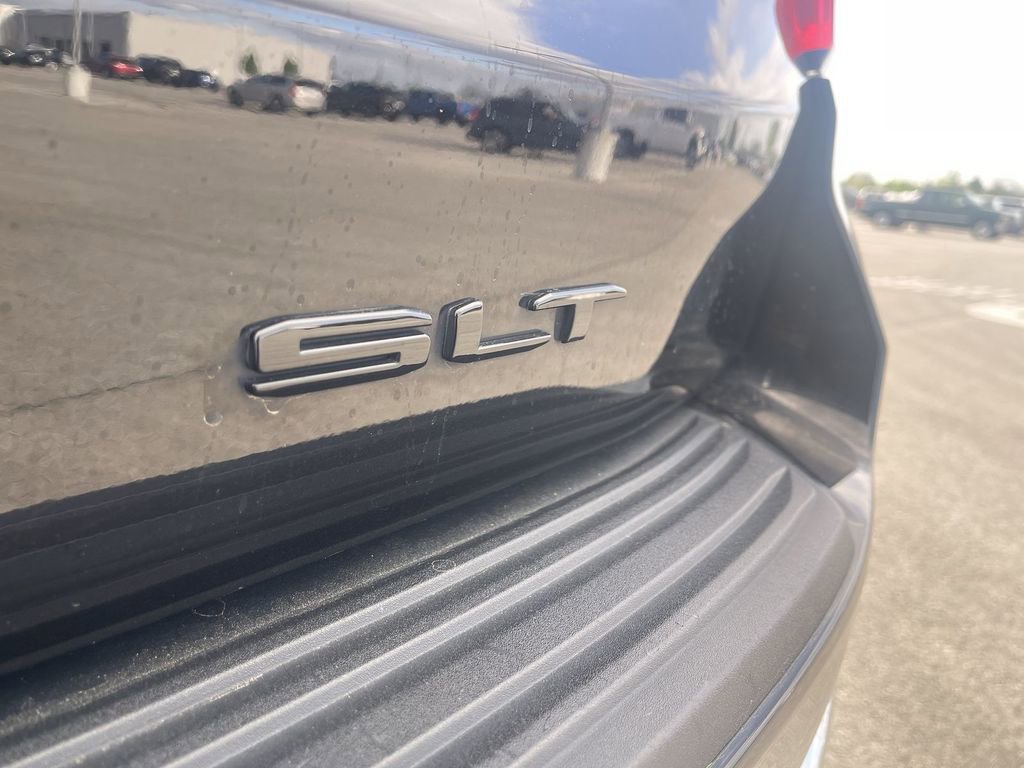 Used 2024 GMC Yukon SLT w/ SLT Luxury Package image 5