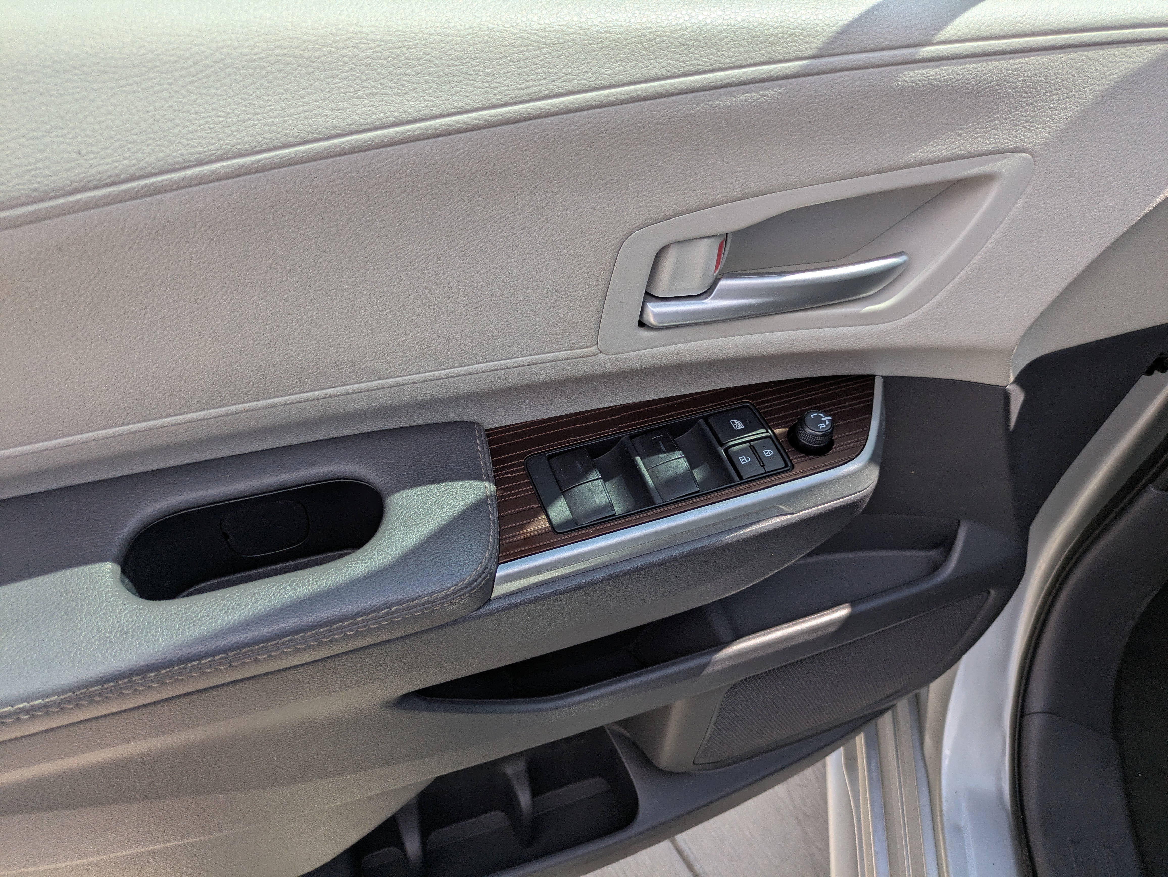 Certified 2022 Toyota Sienna XLE image 13