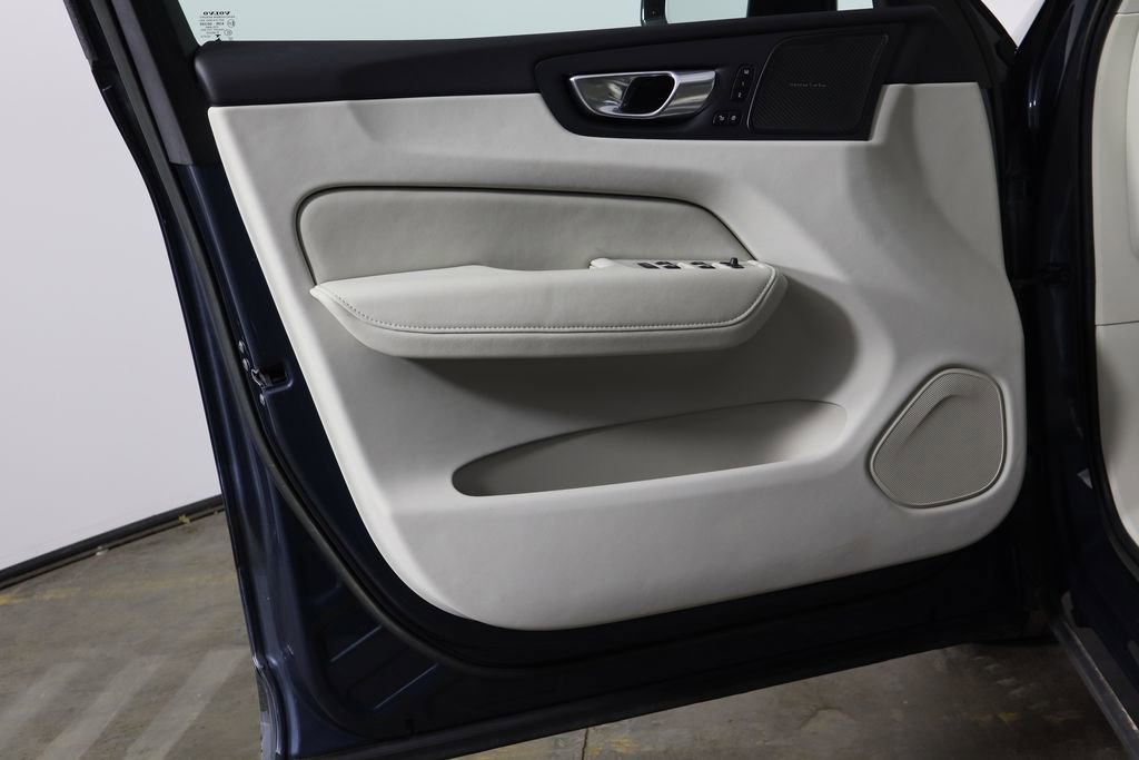 Used 2023 Volvo XC60 B5 Plus w/ Climate Package image 18
