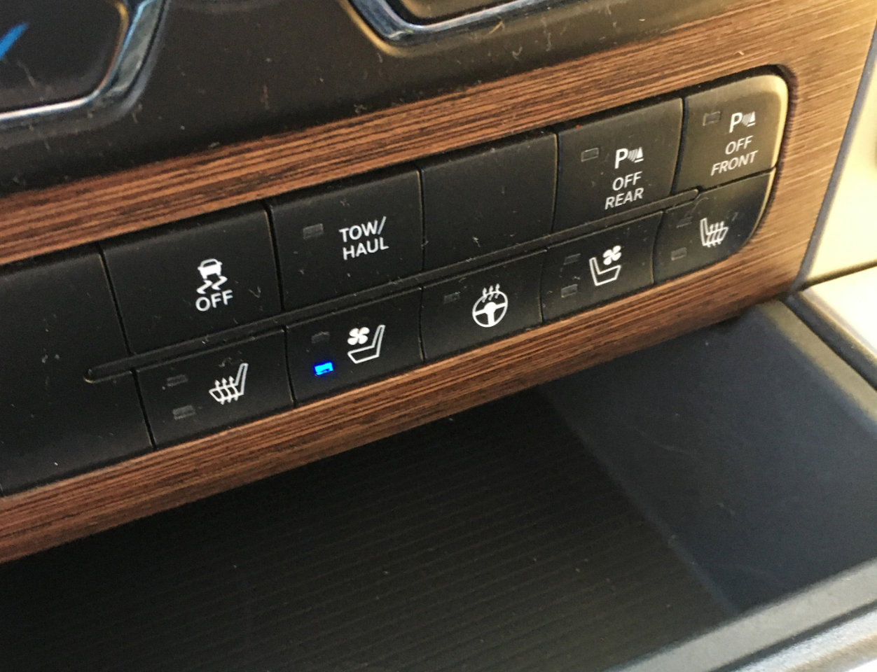 Used 2016 RAM 1500 Laramie w/ Convenience Group image 29