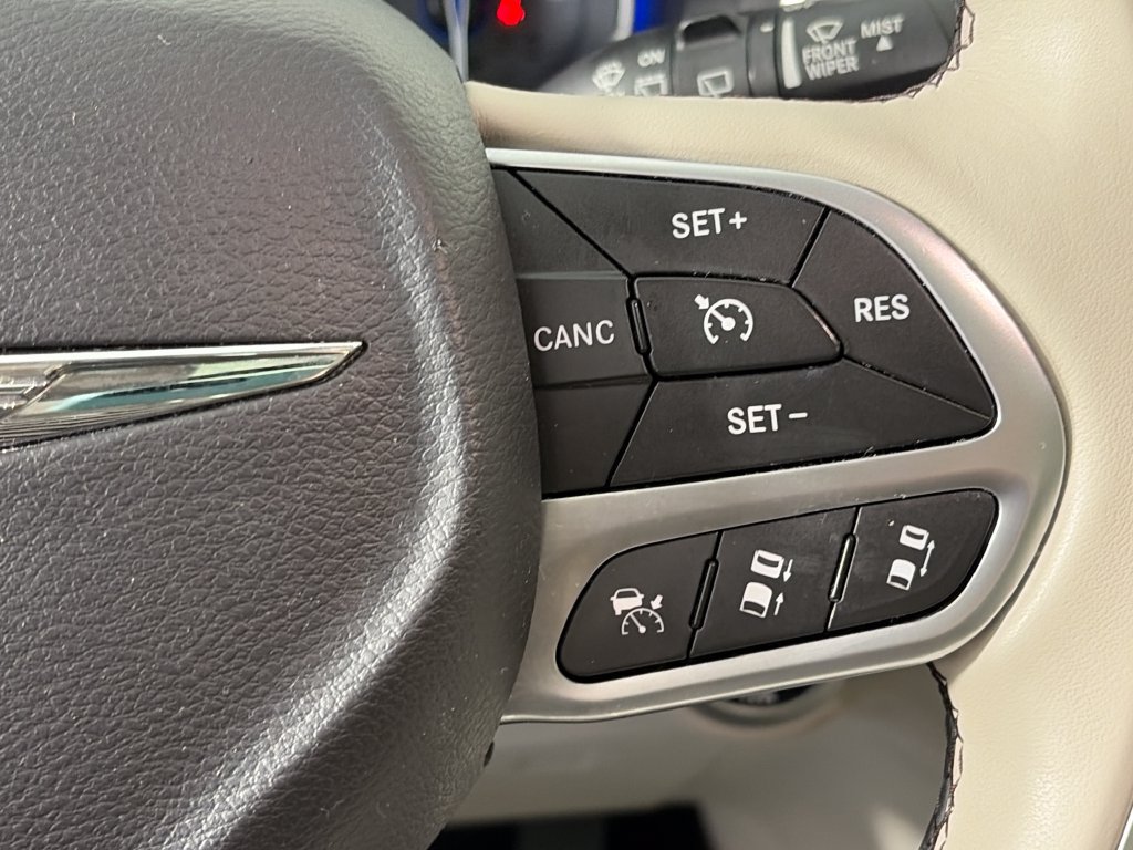 Used 2017 Chrysler Pacifica Limited w/ Advanced Safetytec Group FWD image 17
