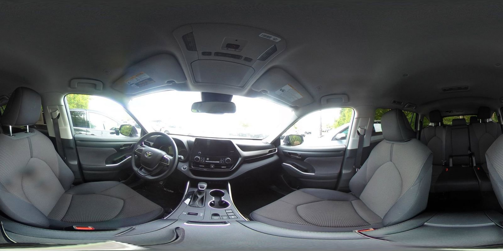 Used 2025 Toyota Highlander LE FWD image 41