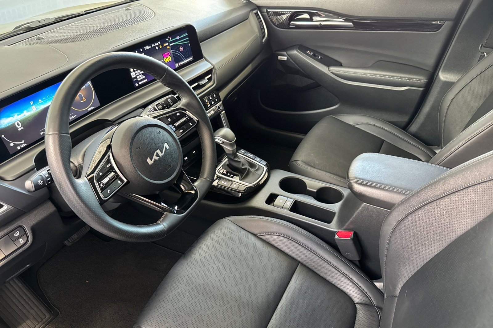 Used 2024 Kia Seltos SX w/ SX Sunroof Package AWD/4WD image 11