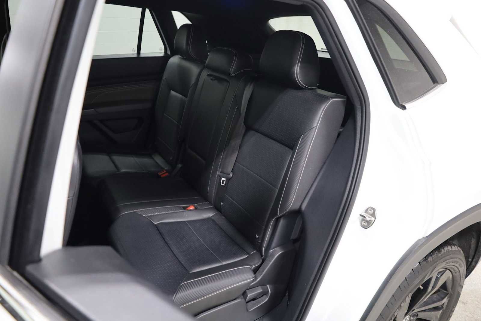 Used 2023 Volkswagen Atlas Cross Sport SE image 31