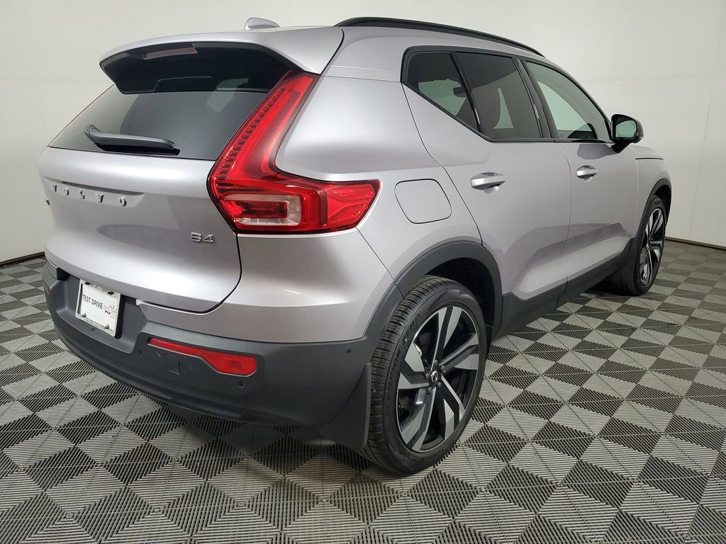 Certified 2026 Volvo XC40 B4 Plus w/ Climate Package image 8