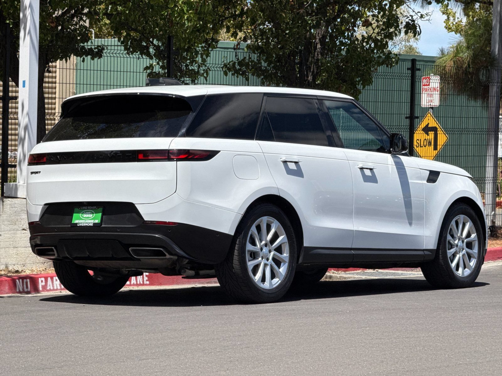 Used 2025 Land Rover Range Rover Sport SE AWD/4WD image 6