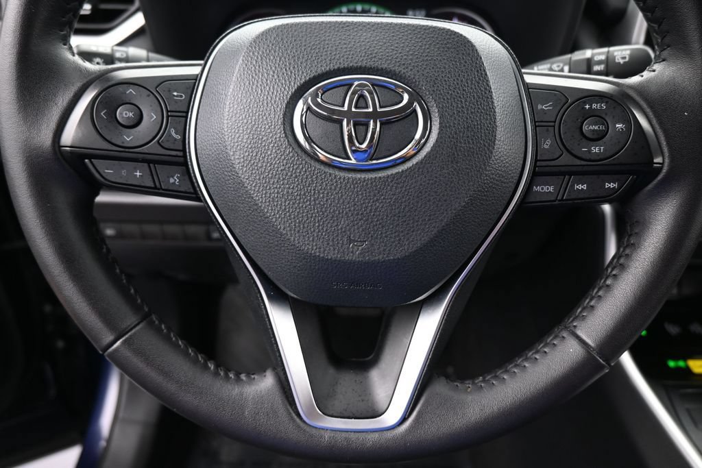 Used 2025 Toyota RAV4 XLE Premium FWD image 32